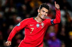 Ronaldo lập hat-trick, Bồ Đào Nha vẫn phải chờ