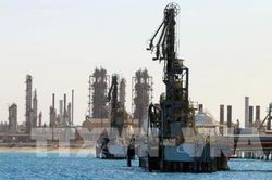 Kỳ vọng kế hoạch giảm nguồn cung của OPEC hỗ trợ giá dầu châu Á