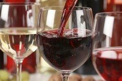 5 người chết sau khi uống rượu trong đám cưới