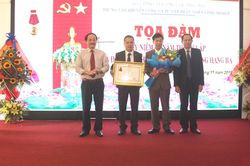 Trung tâm Khuyến công và Tư vấn phát triển công nghiệp tỉnh Quảng Trị: Đón nhận Huân chương Lao động hạng Ba