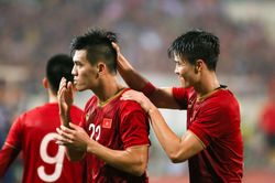 Danh thủ Hồng Sơn: 'Tiến Linh sút bóng như Ronaldo'