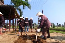 Liên kết khai thác du lịch dựa vào cộng đồng tại vùng kinh tế trọng điểm miền Trung