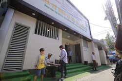Đập nhà vệ sinh 1,6 tỷ... xây mới 'y hệt' ở Bình Dương: Uẩn khuất gì không?