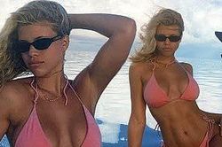 Người đẹp 9x Sofia Richie diện bikini nóng bỏng hết cỡ trên biển