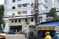TP.HCM: Chung cư xây 10 năm nham nhở, dân vẫn liều mình vào ở