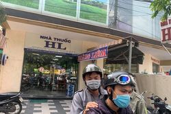 Người phụ nữ đột tử bí ẩn trước cửa tiệm thuốc tây