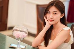 Nhan sắc đời thật ngọt ngào của Trà tiểu tam 'Hoa hồng trên ngực trái'