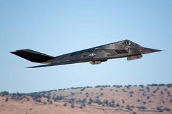 Lo F-22 bị Su-35 Nga 'bắt bài' ở Syria, Mỹ phải dùng F-117A thay thế?