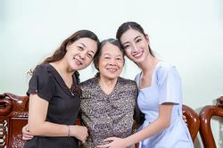 Hoa hậu Lương Thùy Linh: Bà ngoại bảo mẹ cho mình mấy roi vì mặc bikini trước đông người