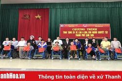 Trao tặng xe lăn cho người khuyết tật trên địa bàn TP Sầm Sơn