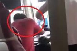 Tranh giành khách, 2 gã côn đồ đấm đá tài xế ngay trên xe