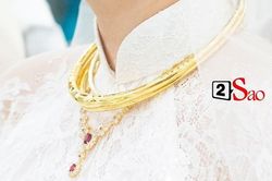 Số vàng bạc, kim cương 'sương sương' mà Bảo Thy và chồng đeo trong đám cưới