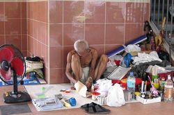 Góc tối sau tòa nhà cao ốc ở Singapore - Khoảng 1.000 người vô gia cư 'ngủ bụi' hàng đêm
