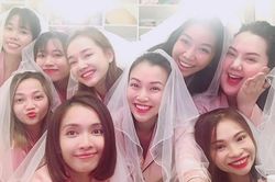 Á hậu Hoàng Oanh làm tiệc chia tay đời độc thân