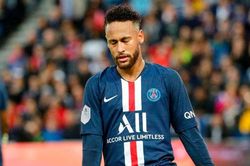 Barcelona tuyên bố sẽ không từ bỏ thương vụ chiêu mộ Neymar