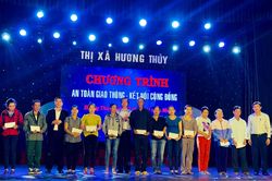 Chính trị - Xã hội Pháp luật - Cuộc sống Cùng cộng đồng giảm thiểu tai nạn giao thông