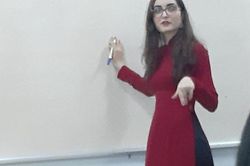 Phát cuồng với bức ảnh chụp lén cô giáo Tây xinh như hoa hậu, thân hình chuẩn như người mẫu