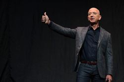 10 năm biến động của tỷ phú Jeff Bezos