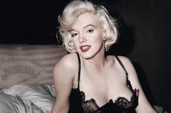 Bôi 5 lớp son môi và những bí mật làm đẹp của Marilyn Monroe
