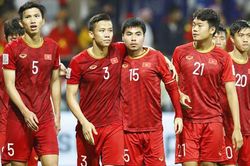 Bóng đá Việt Nam: 2 ngôi sao bị loại trước trận Thái Lan. Quang Hải được mời tới Tây Ban Nha