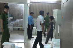 Đà Nẵng: Cơ sở giặt ủi dùng hóa chất độc hại, xả thải ra môi trường