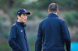 HLV Akira Nishino: 'Thái Lan sẵn sàng quyết đấu Việt Nam'