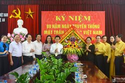 Thường trực Tỉnh ủy chúc mừng Ủy ban Mặt trận Tổ quốc tỉnh nhân ngày truyền thống