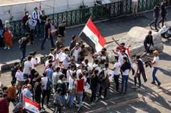Iraq: Người biểu tình tiếp tục phong tỏa cảng hàng hóa quan trọng