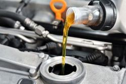 Phát hiện cơ sở có dấu hiệu kinh doanh dầu nhớt giả
