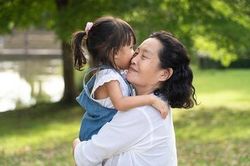Nuôi con ở tuổi 60
