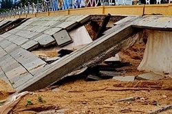 Bờ kè đầu tư hơn chục tỷ đồng, chưa bàn giao đã bị hỏng