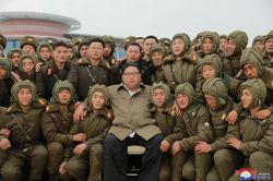 Ông Kim Jong-un liên tục thị sát các cuộc tập trận