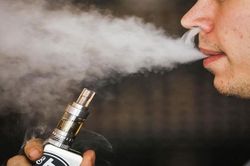Tác hại chết người của thuốc lá điện tử