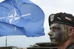 Sức mạnh của NATO biến thành điểm yếu 'gót chân Achilles'?