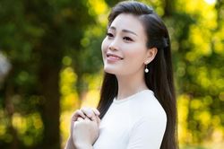 Ca sĩ Huyền Trang ra mắt MV 'Người lái đò' nhân Ngày Nhà giáo Việt Nam