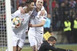 Cristiano Ronaldo: Sẵn sàng làm tất cả, kể cả phải đánh cắp mặt trăng!