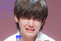 V BTS 'than thở' trên mạng, fan vào 'giải cứu' siêu đáng yêu