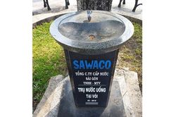 Trụ nước uống công cộng để... làm cảnh!