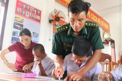 Dấu ấn thầy giáo 'quân hàm xanh'