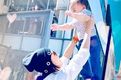 Trương Bá Chi lần đầu khoe ảnh con trai út nhân sinh nhật 1 tuổi
