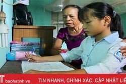'Bà ngoại vừa là cha, là mẹ, cũng là cả thế giới của em'