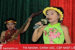Học sinh Nghi Xuân hát dân ca tri ân thầy cô