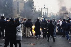 Iran: 3 nhân viên an ninh thiệt mạng do những kẻ bạo loạn