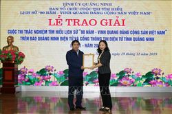 Trao giải Cuộc thi tìm hiểu lịch sử '90 năm - Vinh quang Đảng Cộng sản Việt Nam'