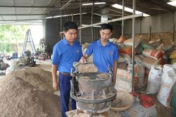 Chàng thanh niên khởi nghiệp từ mùn cưa và rơm