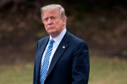 Ông Trump đang cân nhắc 'chuyện đại sự'
