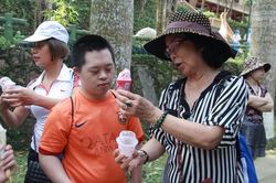 Cô giáo của gần 1.000 trẻ khuyết tật chỉ mong học sinh 'không giơ dao dọa giết mẹ'