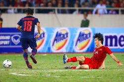 Tuấn Anh, Văn Hậu vất vả theo kèm Chanathip