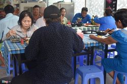 Quán cơm 0 đồng đông khách hơn khi thông tin được chia sẻ lên MXH