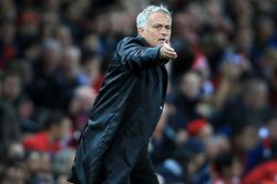 Tottenham đã bí mật 'trảm' Pochettino và 'đi đêm' với Mourinho như thế nào?
